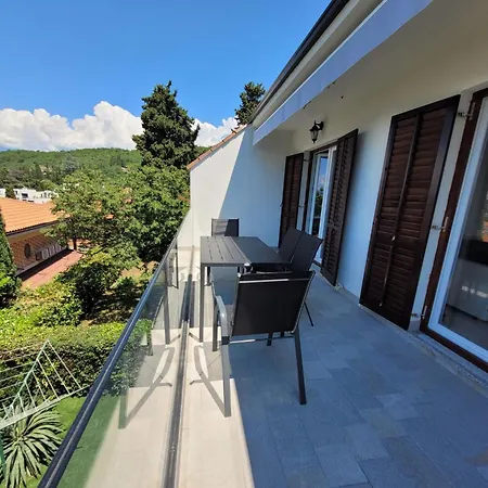Carla2 Direkt Am By Interhome * Omišalj